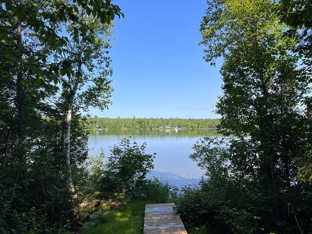 Petit Lac Lambton, Estrie. Terrain aménagé de 16 943 pi.ca. directement au bord de l’eau. Beau rivage, baignable et navigable. Une rareté! | 3303443