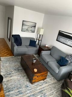 MAGNIFIQUE 4 1/2 ++1 ÉTAGE++ENTIÈREMENT RÉNOVER+FRAIS PEINTURER+CHAUFFAGE INCLUS+1 AOÛT+MÉTRO ET TRAIN À PIED+À VOIR + | 3303548