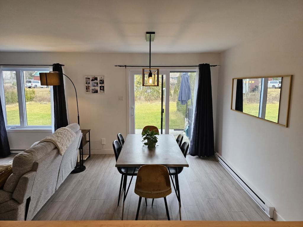 ENQUÊTE DE CRÉDIT MAISON DE VILLE SHAWINIGAN-SUD ET MONT-CARMEL GARAGE CHAUFFÉ 21X12 AIR CLIMATISÉ BALAYEUSE CENTRALE | 3303550