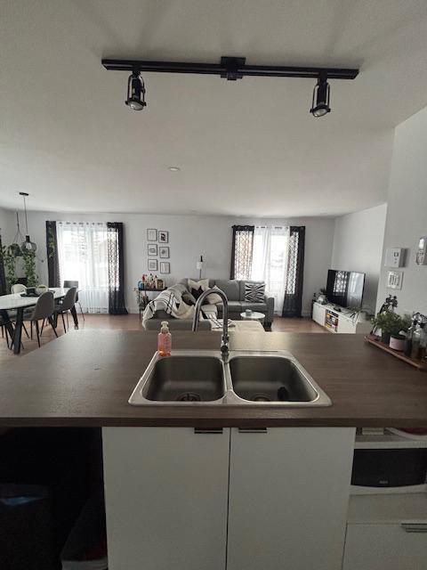 Grand 4 ½ lumineux situé au RDC d’un immeuble tranquille **** 1 mois gratuit****** | 3303577