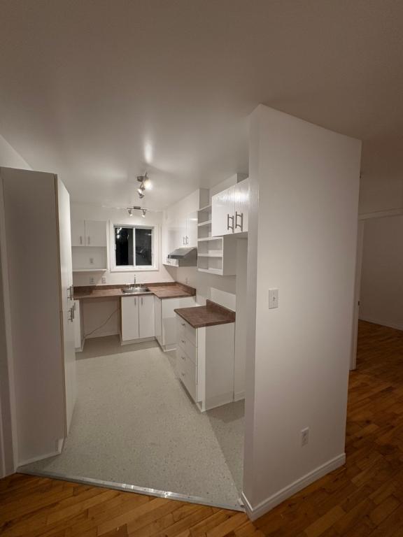 5 1/2 + entrée privée à louer | 3303605