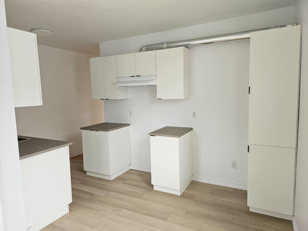 Magnifique 3½ rénové – Stationnement inclus – Disponible maintenant! - Beautifully Renovated 3½ Apartment – Parking Included – Available Now! | 3303846