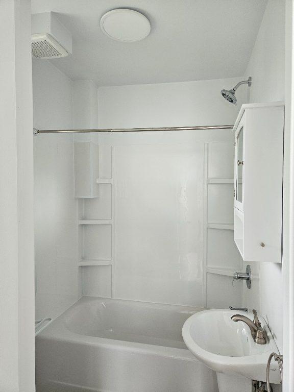 Magnifique 3½ rénové – Stationnement inclus – Disponible maintenant! - Beautifully Renovated 3½ Apartment – Parking Included – Available Now! | 3303846