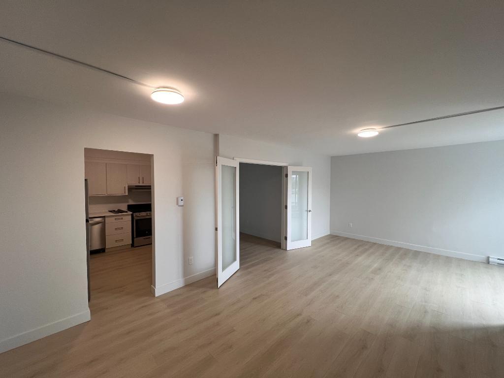 Fully Renovated 4½ Apartments Available - A louer • For Rent | 3308728