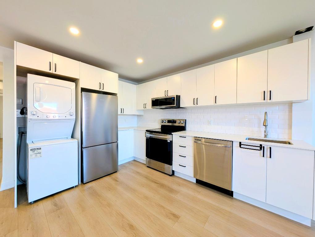 **Because You Deserve Renovated 4 1/2 TOP FLOOR, Metro Lasalle,Verdun** | 3303885