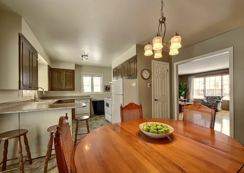 MAISON À LOUER DANS UN SECTEUR DE CHOIX À VICTORIAVILLE - SOIGNEUSEMENT ENTRETENUE - PRÈS DE TOUS LES SERVICES | 3308734