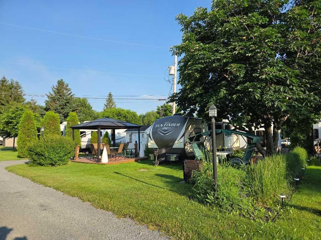 TERRAIN DE CAMPING À LOUER(AVEC OU SANS ROULOTTE) 1 août 2026 | 3303933