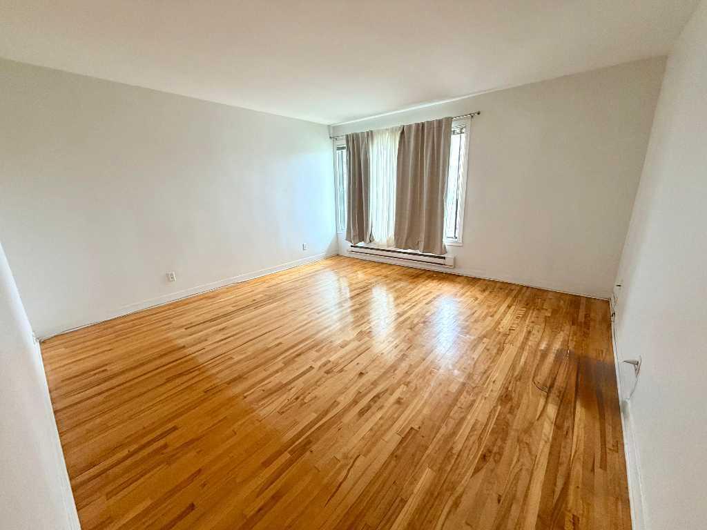Grand 5 1/2 avec 3 chambres, terrasse et garage pres du REM Montpellier. | 3304171