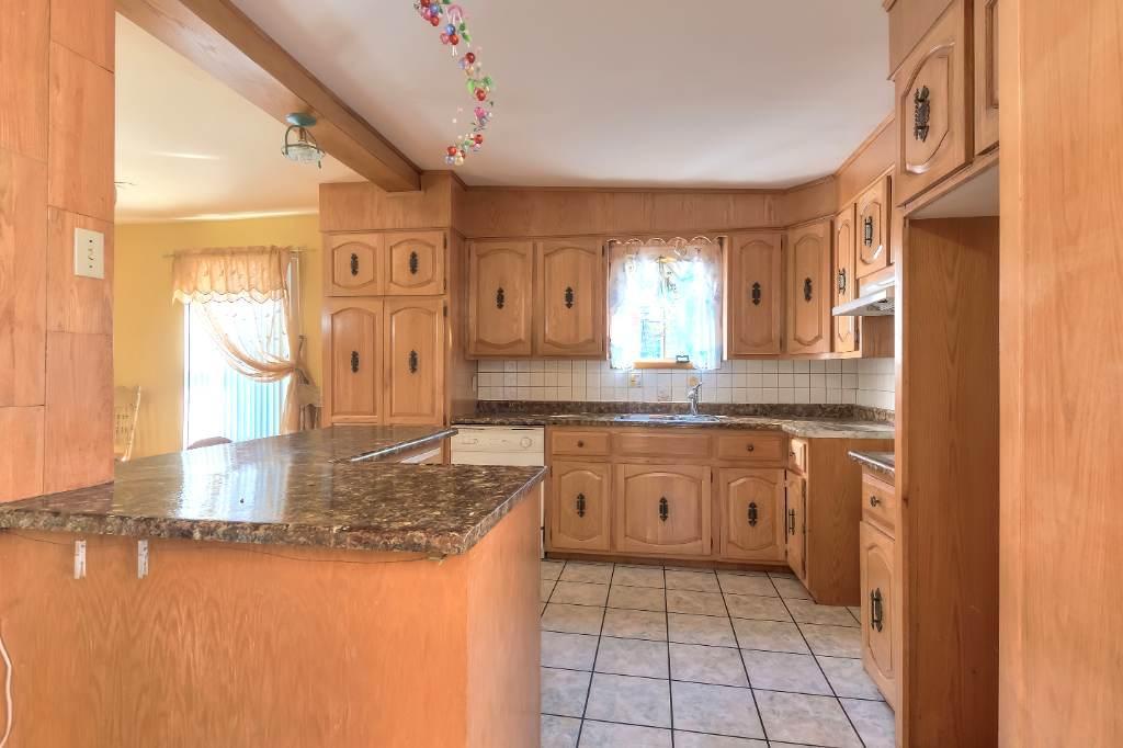 À LOUER – Grand 4½ semi-meublé avec terrasse, jardin et stationnement privé | Vieux-Longueuil — 1 700$/mois | 3304301