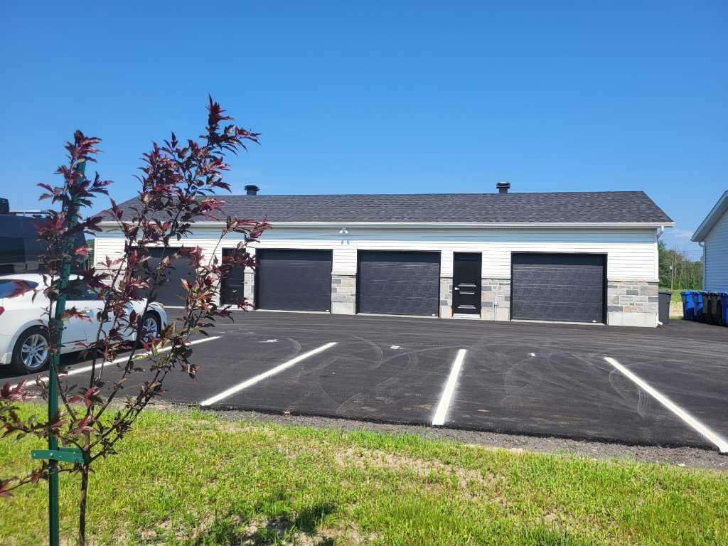 Grand 4 1/2 neuf avec garage privé | 3305856