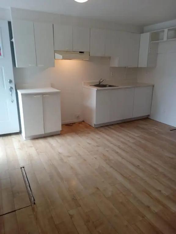 Grand 3 1/2 près du métro Cartier à Laval | 3306117