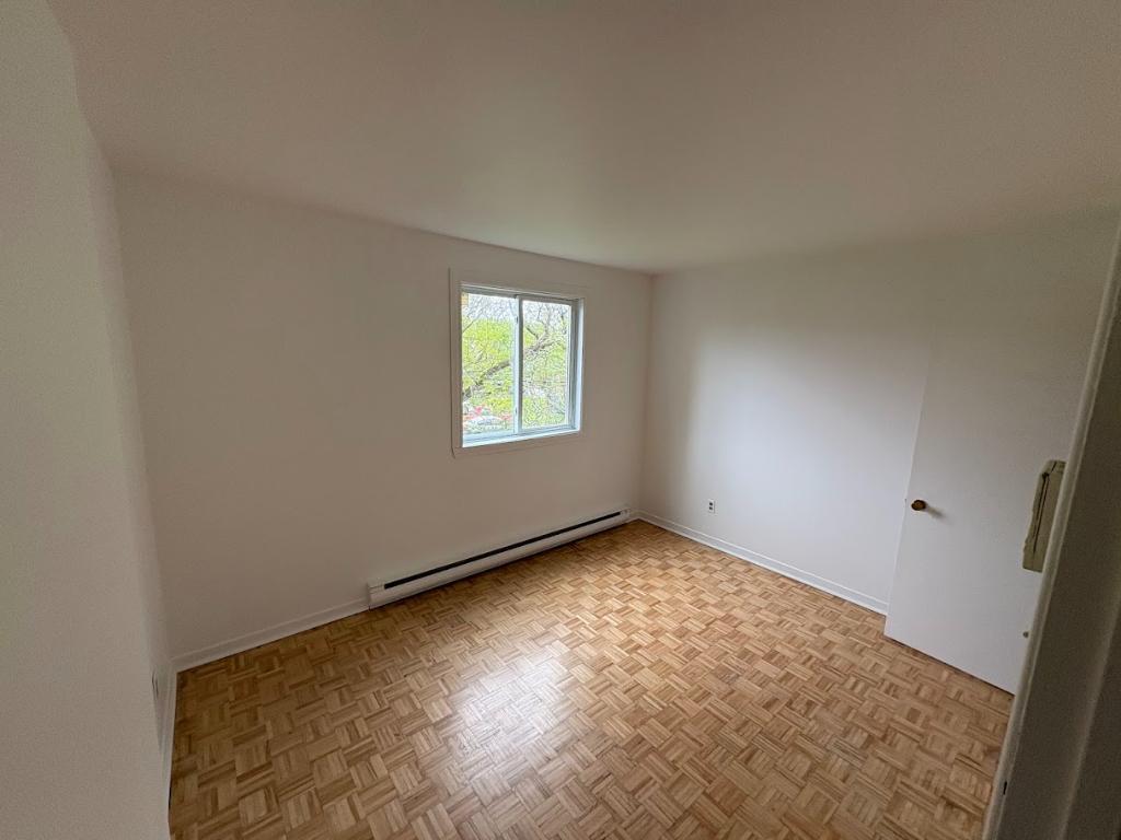 5 1/2 a Longueuil pour aout | 3306175