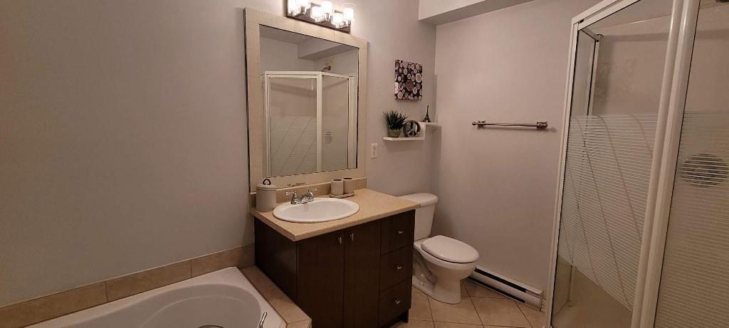 ✨ Condo 4½ à Saint-Hubert | 2 stationnements | Climatisation | Balcon | Disponible 1er septembre ✨ | 3306187