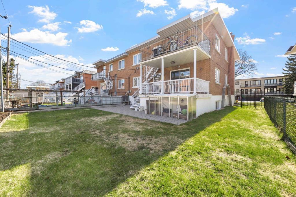 À LOUER – Grand 5 ½ avec garage – 5865 Rue Charmenil, Saint Léonard | 3306246