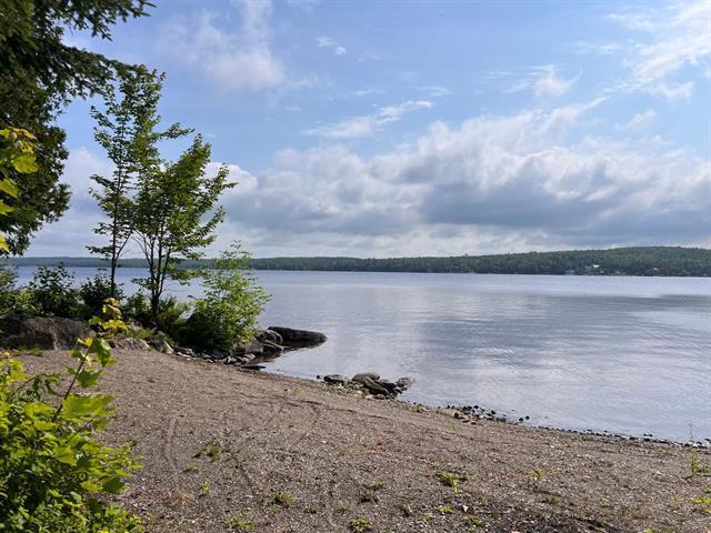 Grand Lac St-François, secteur Sainte-Praxède. RARETÉ, PLAGE privée au bord de l’eau. Terrain de +/-15 000 pi.ca. avec 100 pi de façade sur le lac. | 3307197