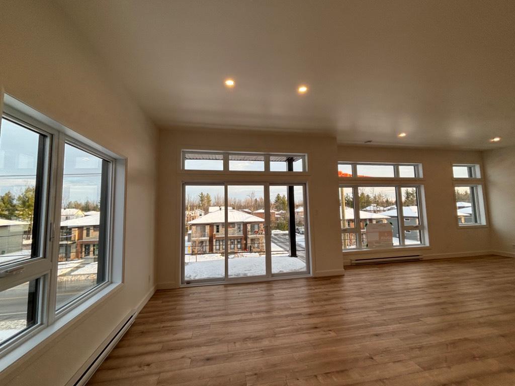 Appartement style condo grand 4 1/2 lumineux | 3307394