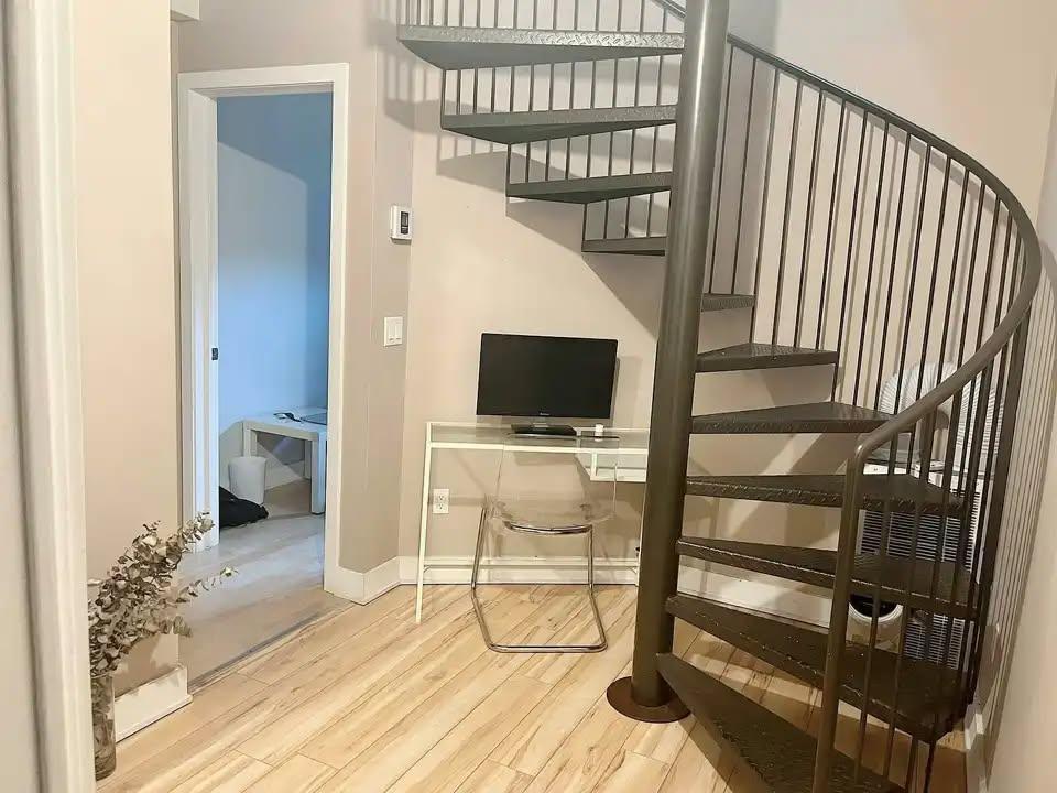 Great 2 bedroom condo. 2 floors. Amazing location. | 3307409