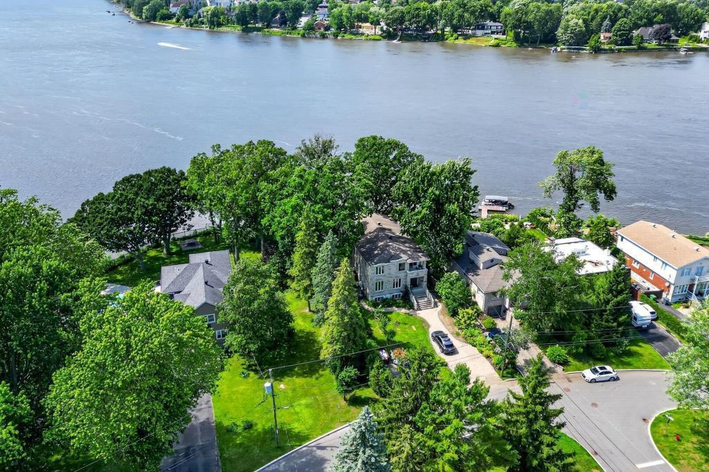 Superbe terrain au bord de l'eau à Pierrefonds à vendre | 3307469