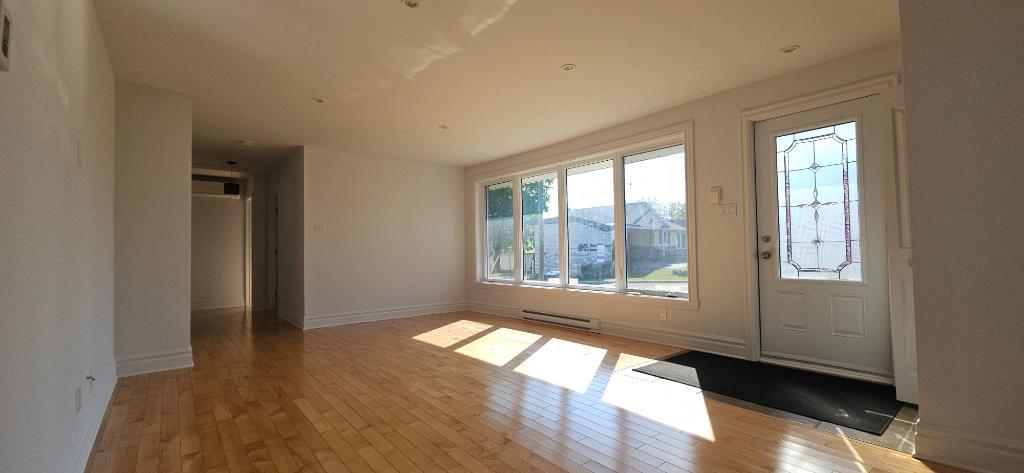 Maison à Louer – Bord de l’Eau – 4 Chambres & 2 Salles de Bain – Libre Immédiatement | 3307509