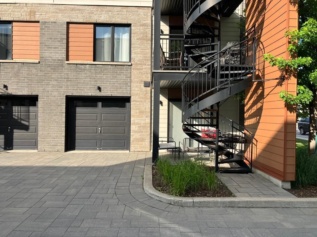Appartement de 2 chambres et 1 salle de bain et garage privé | 3307683