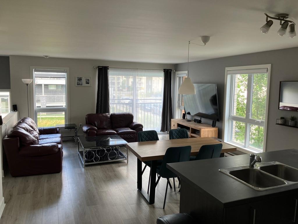 Appartement de 2 chambres et 1 salle de bain et garage privé | 3307683