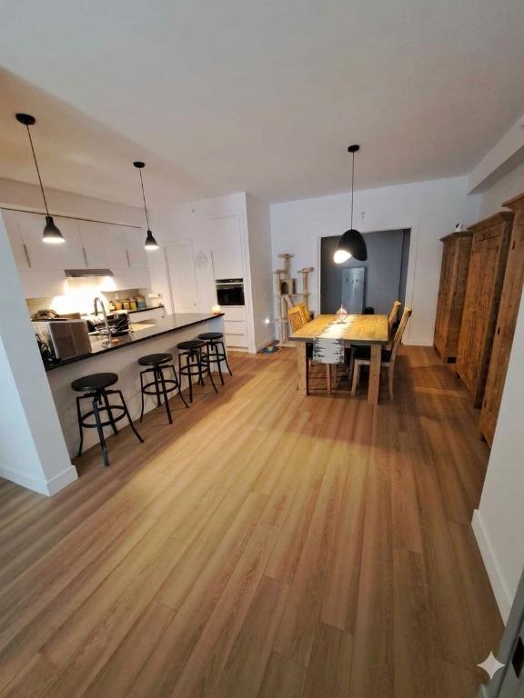 Condo Locatif 4 1/2 + ( 1417 pi2 ) à louer à Lévis | 3307689