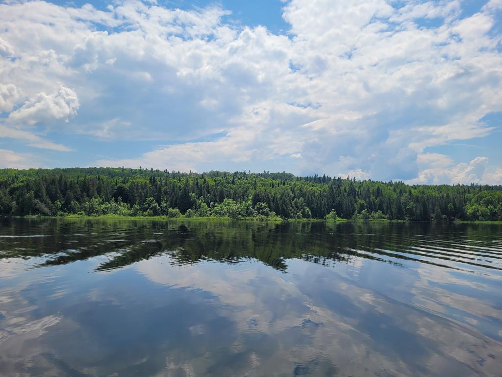 ​🌲 Grand terrain bord de l'eau à Squatec – 70 876 pi² | 3307977