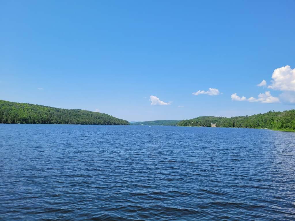 ​🌲 Grand terrain bord de l'eau à Squatec – 70 876 pi² | 3307977