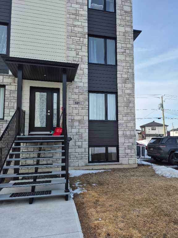 Cessation de bail. Grand condo 4 1/2( 2025 )au Rez -de -chaussée | 3308260