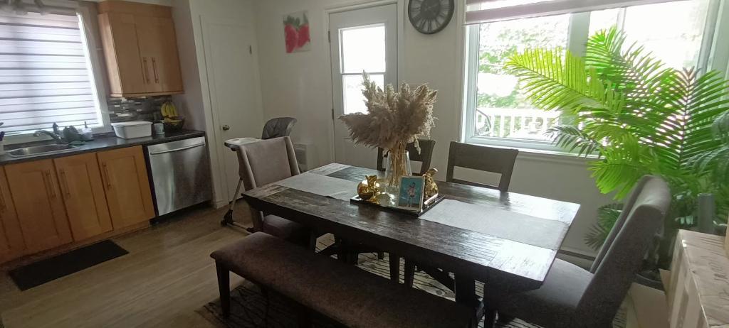 METRO LANGELIER GRAND 5 1/2 HAUT DE DUPLEX | 3308486