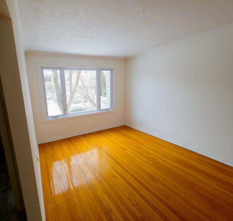 Grand 5 1/2 RDC avec jardin – Anjou – 1800 $ – Métro Radisson | 3308490
