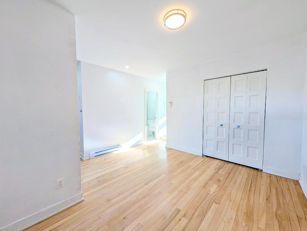 **Because You Deserve Renovated 4 1/2, TOP FLOOR, Metro Lasalle,Verdun** | 3308579