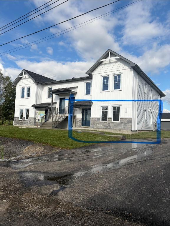 Grand 4 1/2 avec garage privé | 3308966