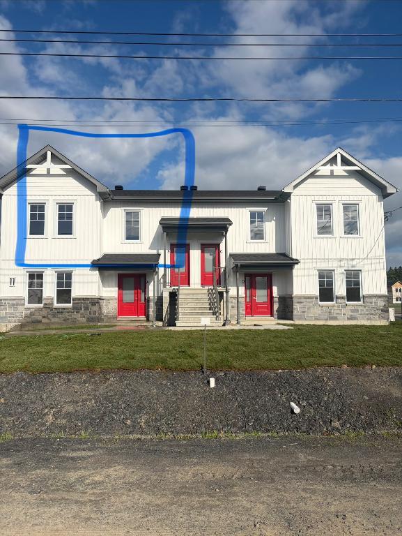 Grand 4 1/2 avec garage privé | 3308966