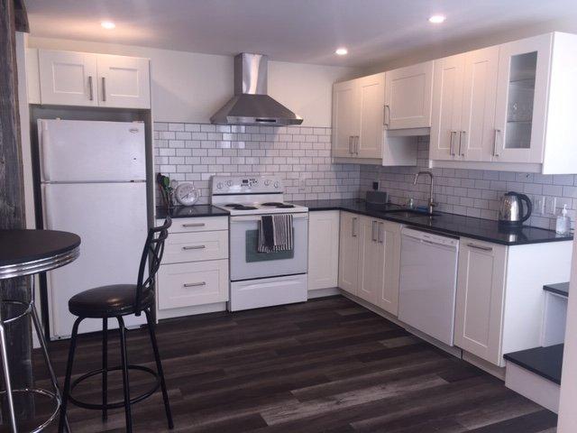 Appartement rénové d'une chambre en demi-sous-sol (3 1/2) à louer (à partir du 1er août ou 1er septembre). | 3309170