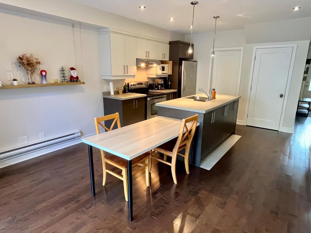 Exceptionnel 4 1/2, 840pi2 (78m2) lumineux/HOMA | 3309277