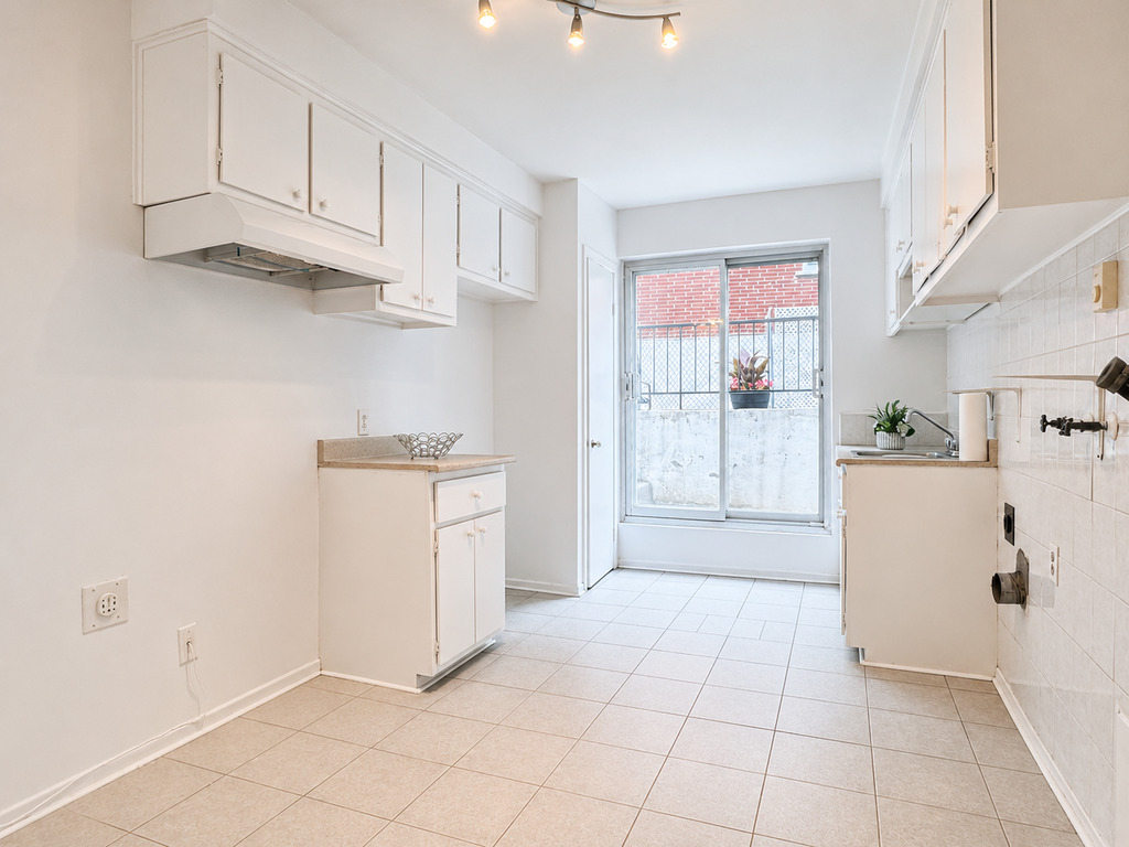 3 1/2 St Leonard - Demis Sous Sol | 3309648
