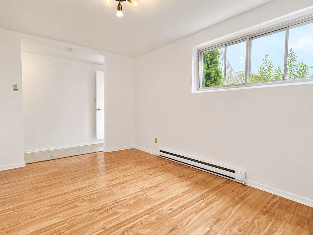 3 1/2 St Leonard - Demis Sous Sol | 3309648