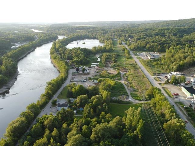 Sherbrooke (Estrie) : Terrain commercial de 58 089,6 m2 (14,35 acres), garage, emplacement stratégique, près autoroute 610 | 3311602
