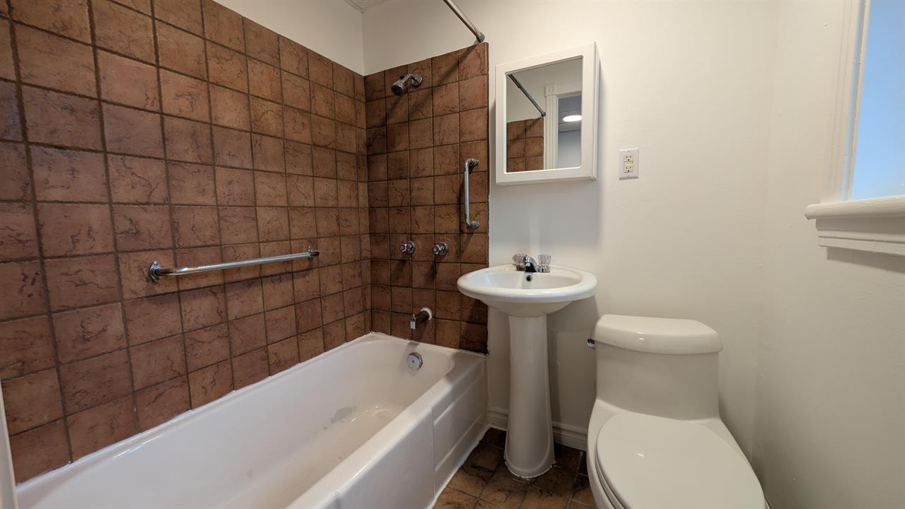 Immeuble - 548-558 King Est 3 1/2 Près De Tous Les Services | 3311159
