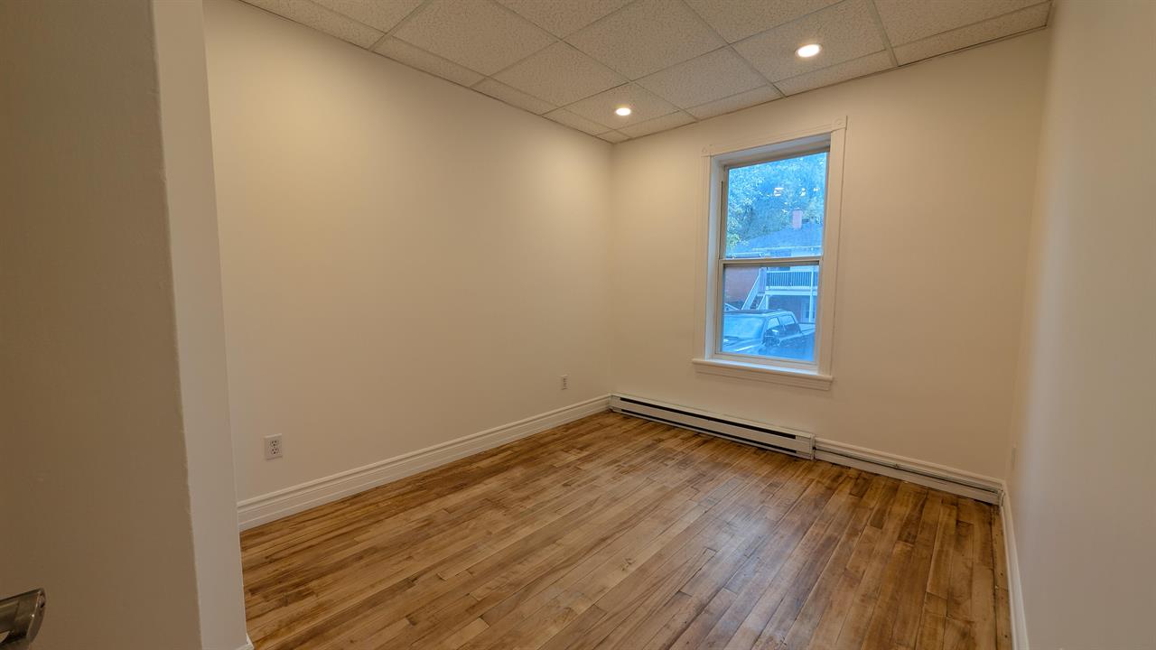 Immeuble - 548-558 King Est 3 1/2 Près De Tous Les Services | 3311159