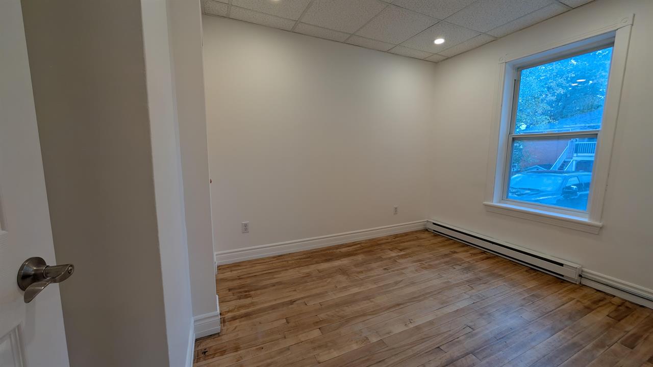Immeuble - 548-558 King Est 3 1/2 Près De Tous Les Services | 3311159