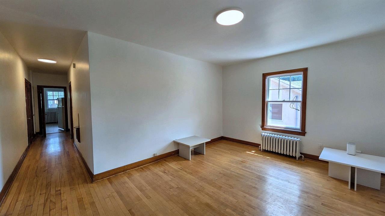 Immeuble - 180 Rue Du CEGEP Grand 4 ½ + à Louer – Près Du Cégep De Sherbrooke | 3311192
