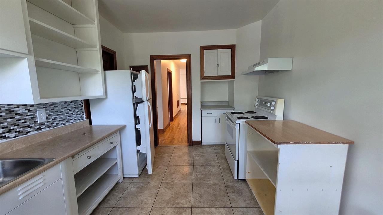 Immeuble - 180 Rue Du CEGEP Grand 4 ½ + à Louer – Près Du Cégep De Sherbrooke | 3311192