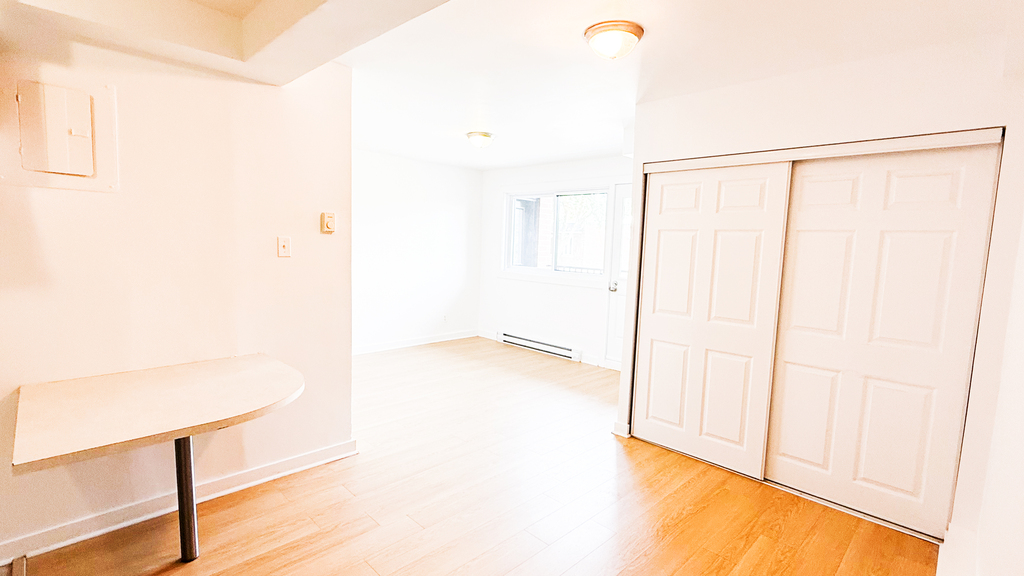 Très Beau 3 1/2 Entièrement Rénové | 3311241
