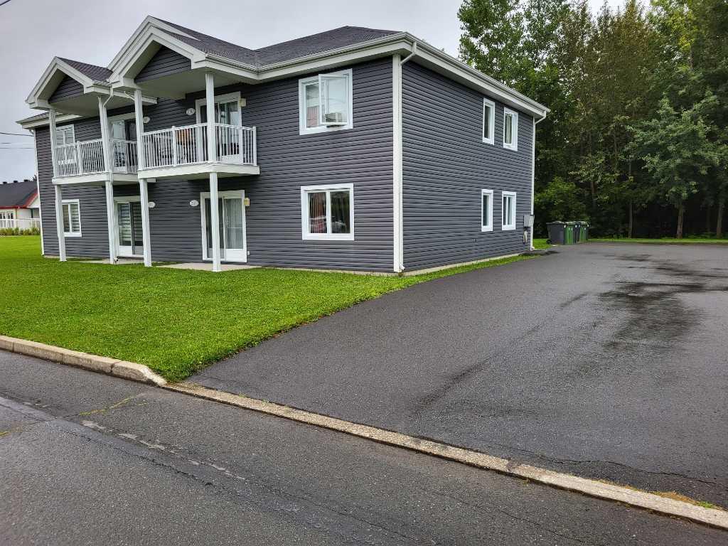Grand 4 1/2 pieces au rez chaussé libre pour Aout ou Septembre | 3311426