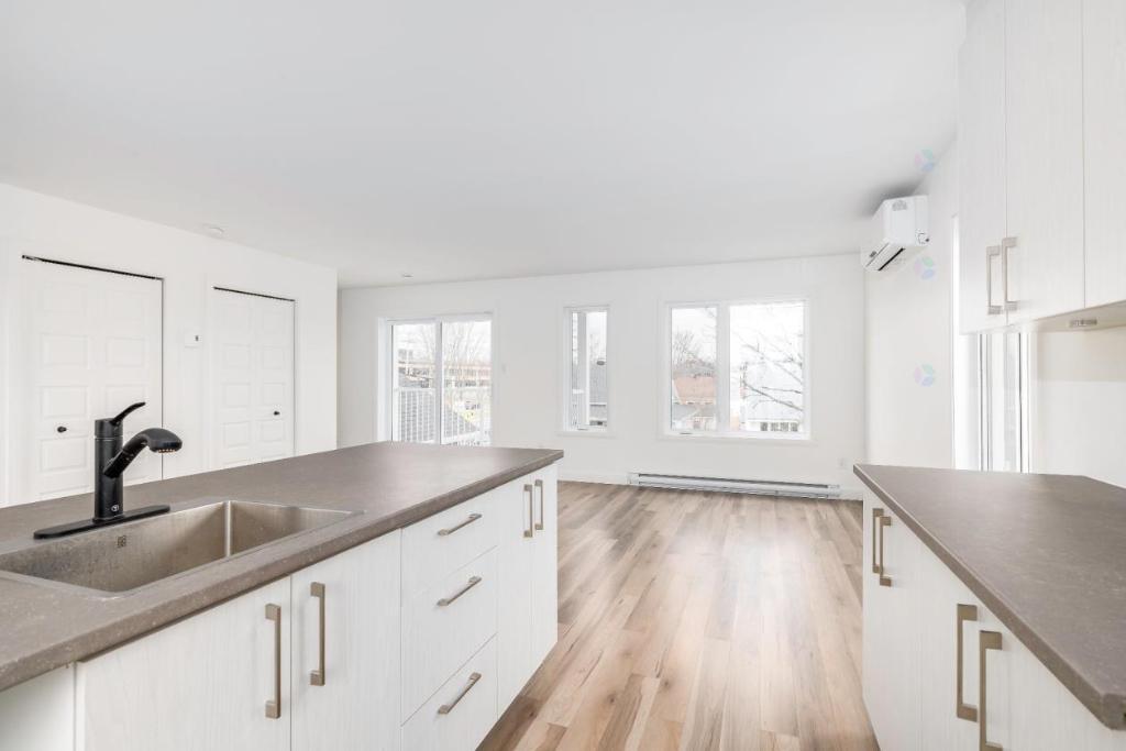 4½ NEUF CLIMATISE avec 2 STATIONNEMENTS + 1 LOCKER CHAUFFE | 3311502