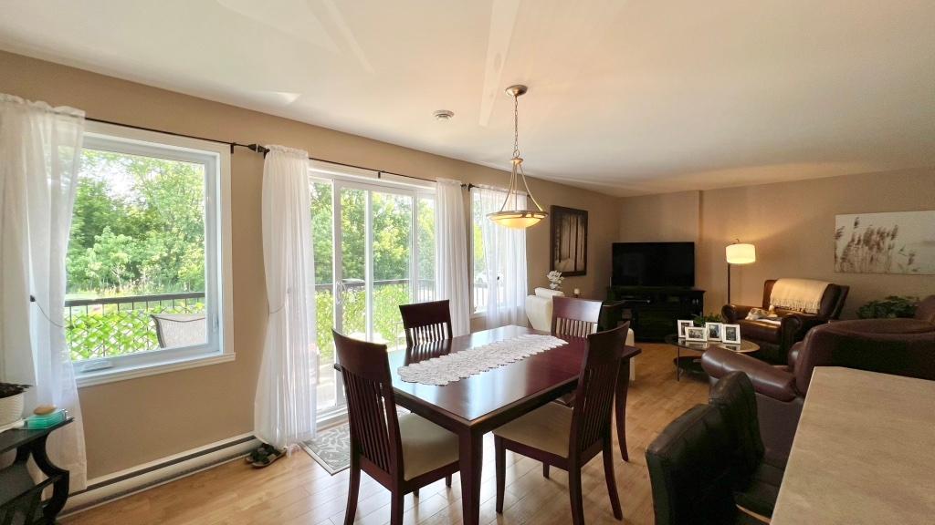 grand 4 1/2 St-Hubert, accès ascenseur, vue sur boisé | 3311509