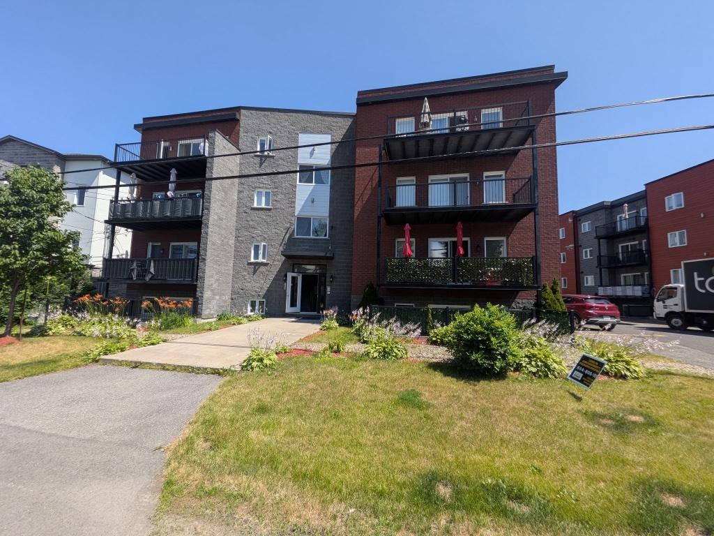 4 1/2 luxueux, grand, vue sur boisé | 3311511