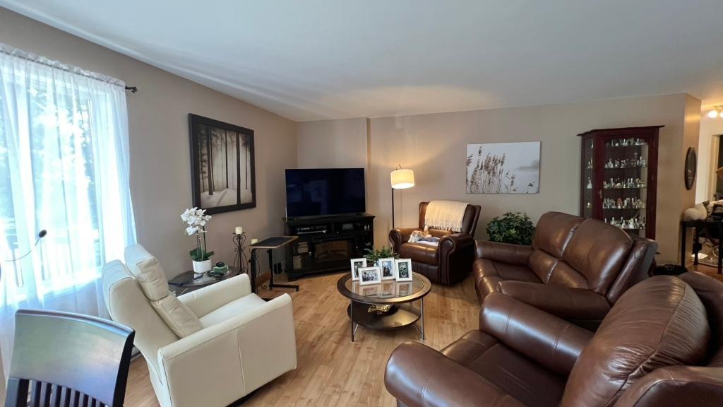 4 1/2 luxueux, grand, vue sur boisé | 3311511